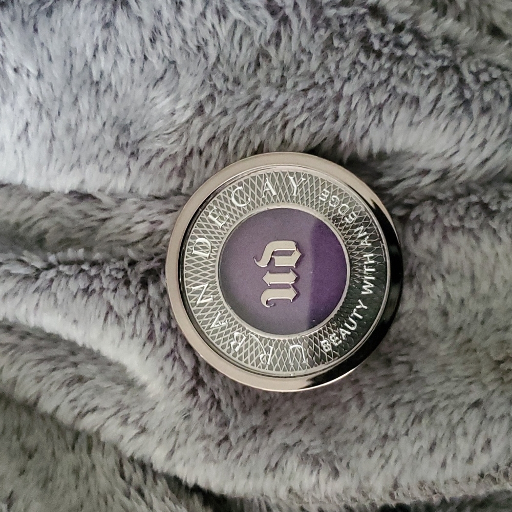 Urban Decay eyeshadow  Psychedelic Sister